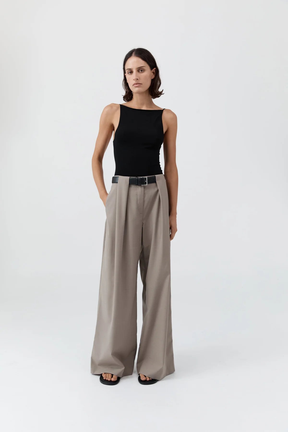 Pleat Loop Pants in Mousse