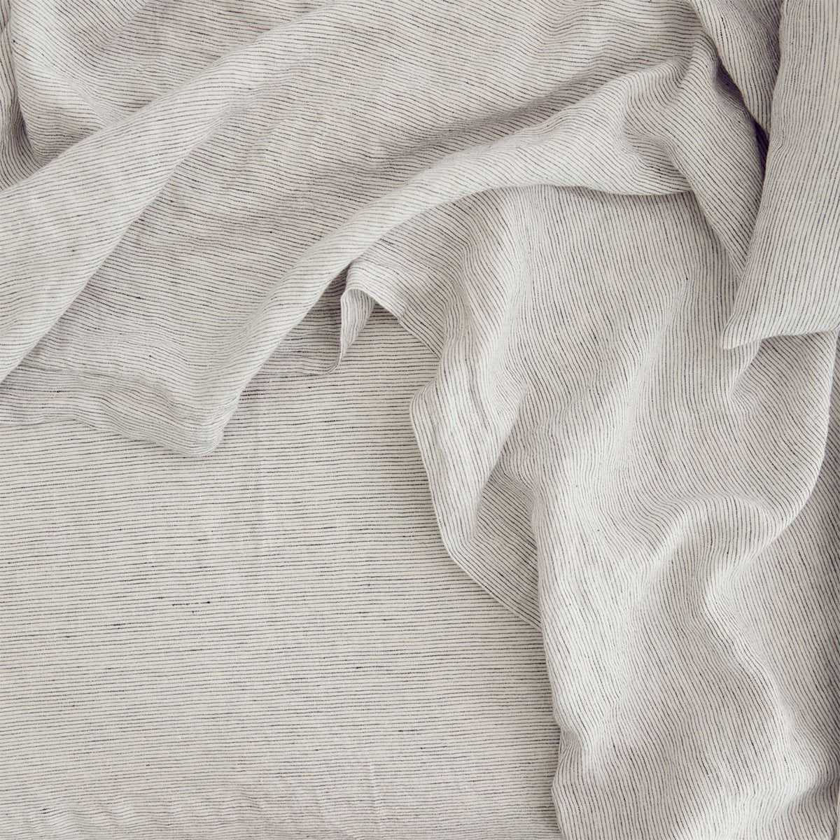 Linen Sheet Set With Pillowcases in Pinstripe