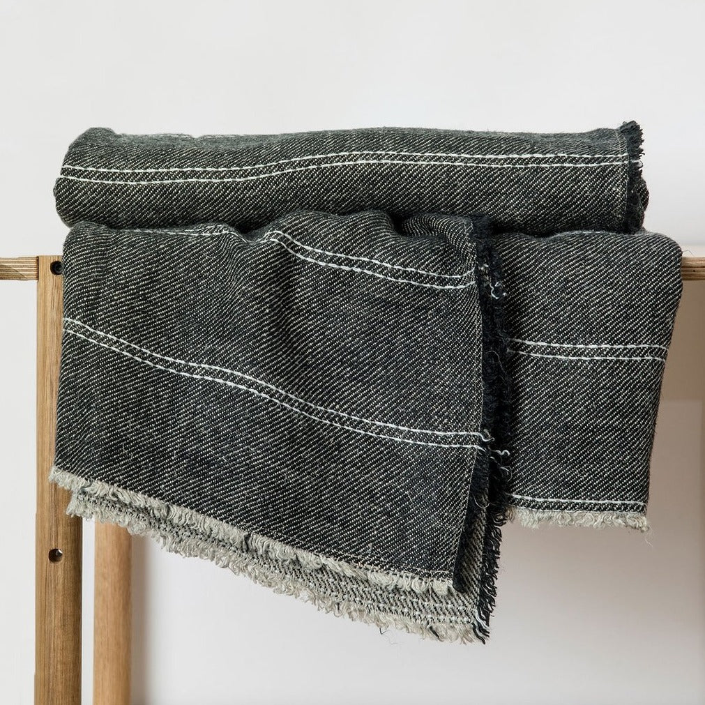 Mira Linen Throw in Rafa