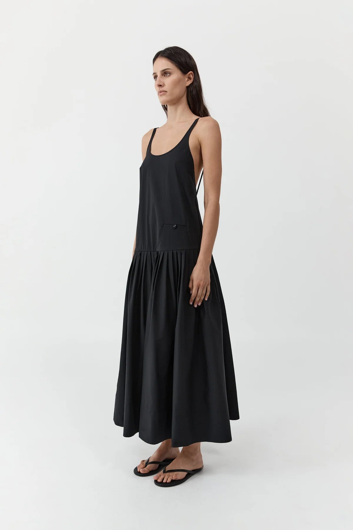 Relaxed Pleat Dress in Black