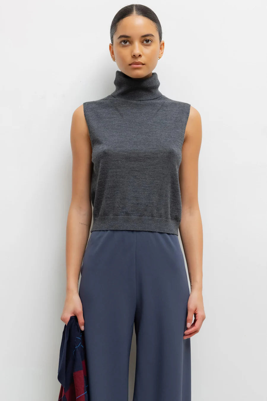 James Sleeveless Turtleneck in Charcoal Grey