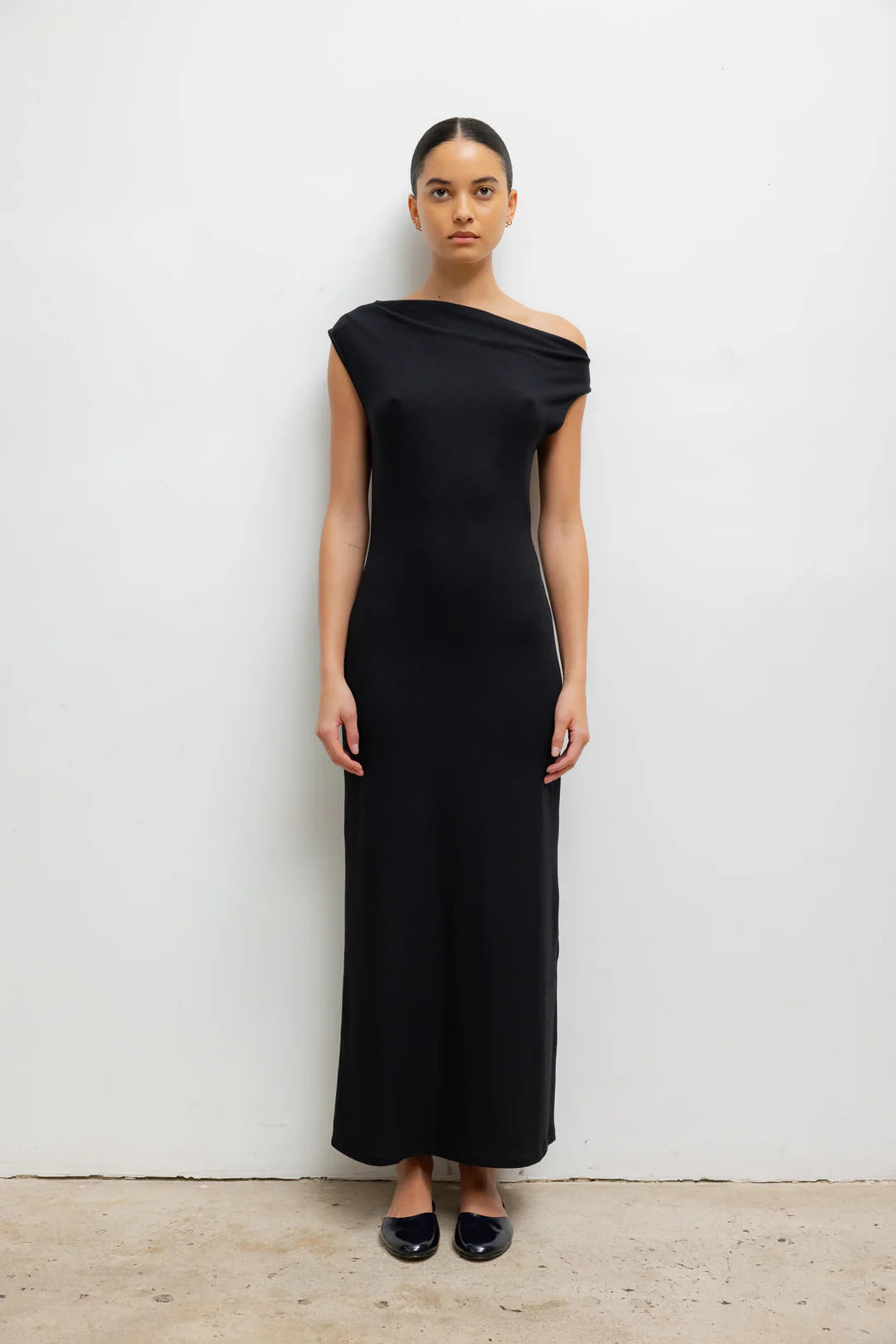 Lauren Ruched Asymmetrical Shoulder Dress in Black