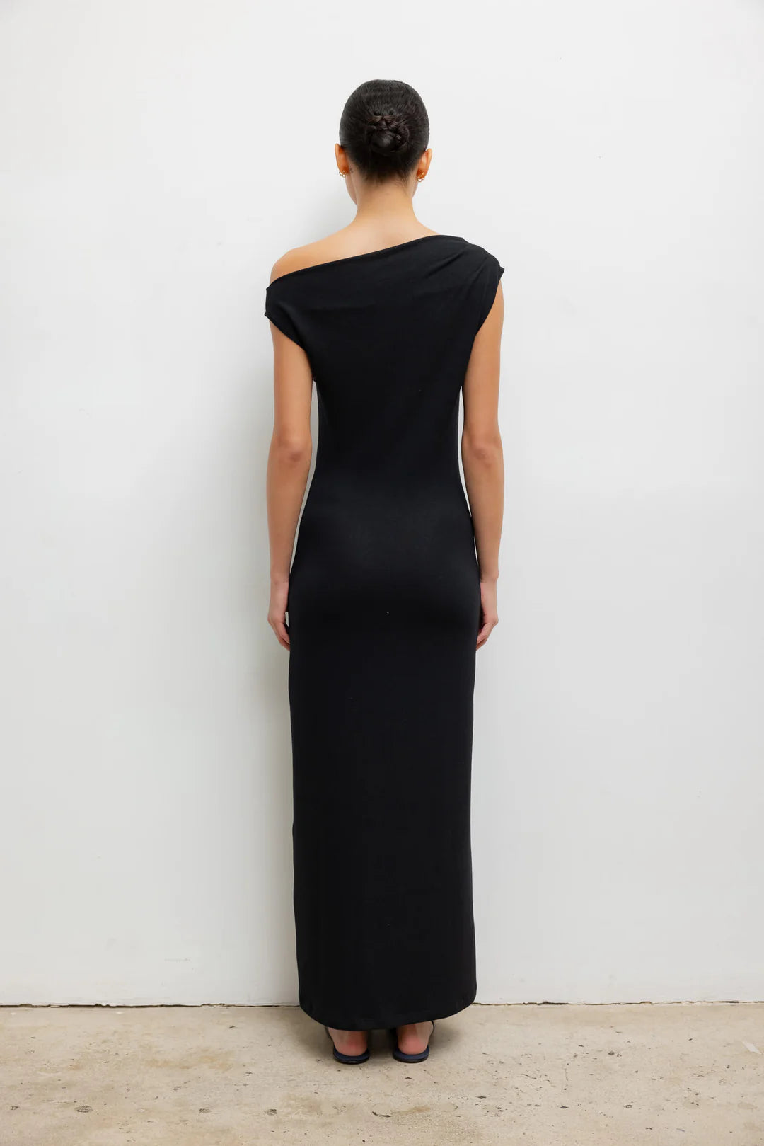 Lauren Ruched Asymmetrical Shoulder Dress in Black