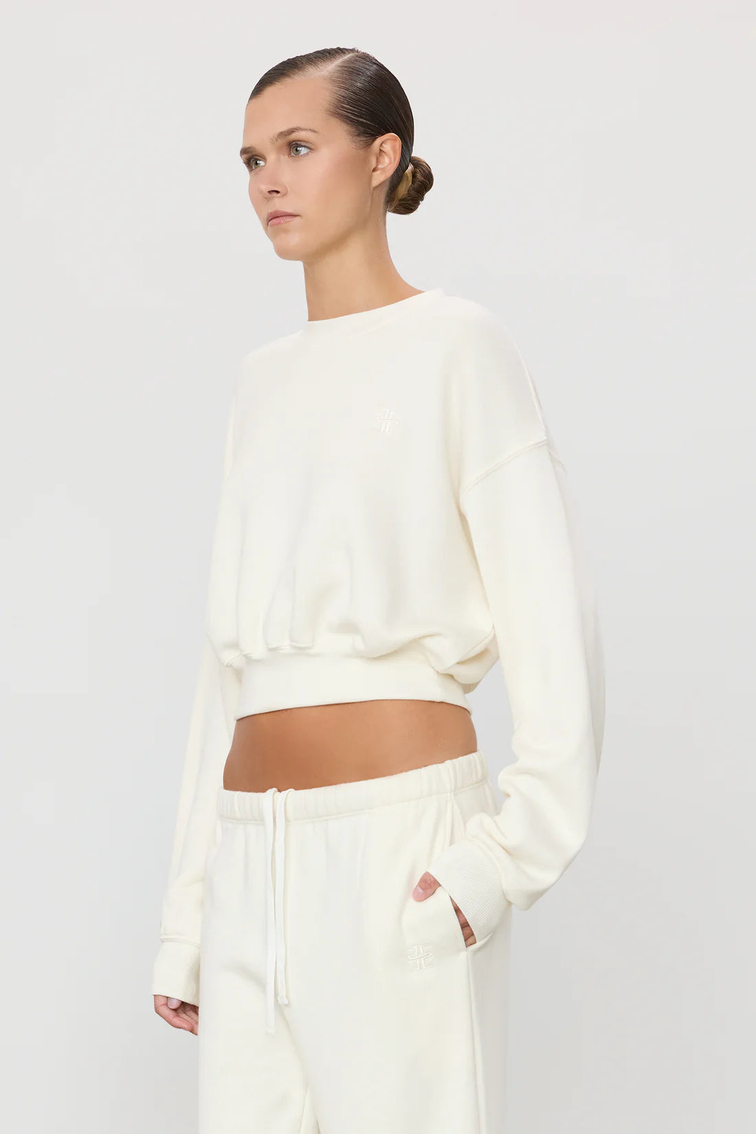 Cropped Crewneck Sweatshirt in Cream