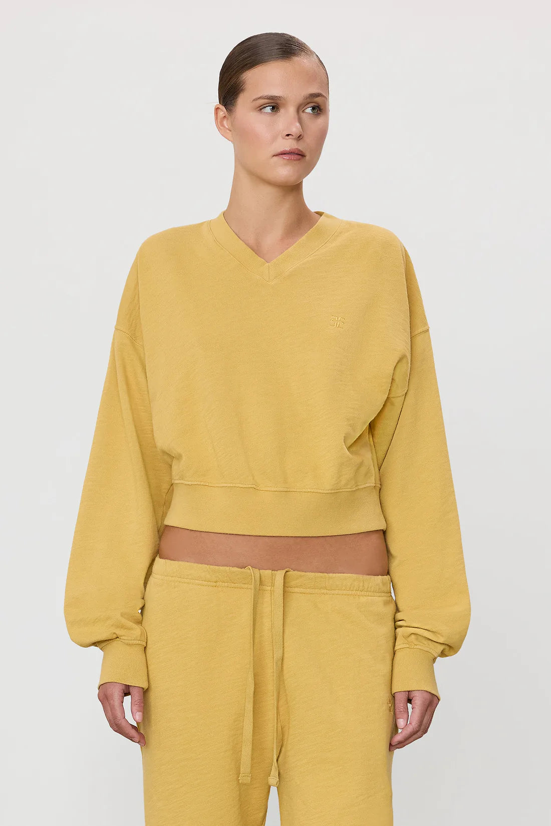 Cropped V-neck Sweatshirt in Saffron