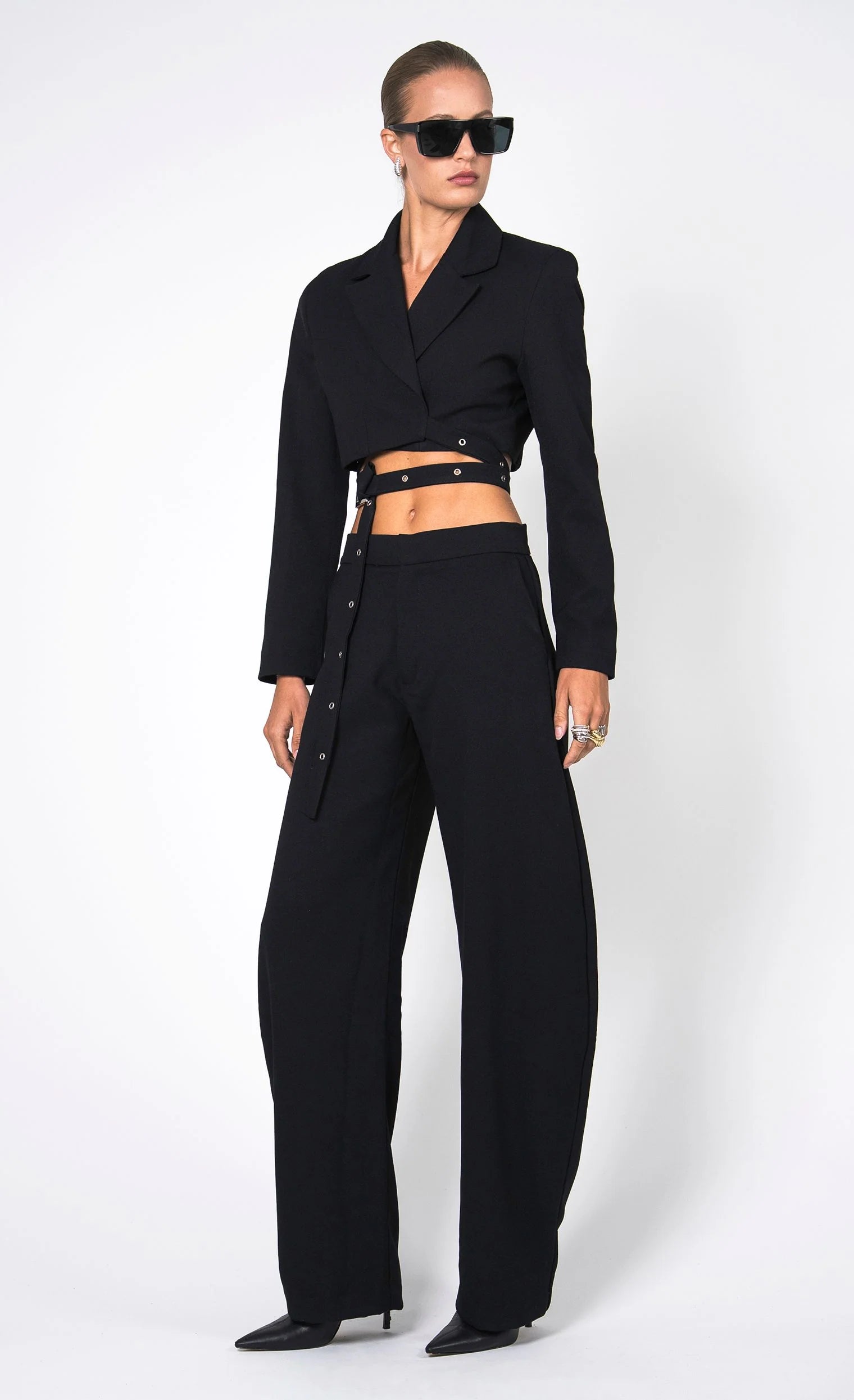 Della Cropped Blazer in Black