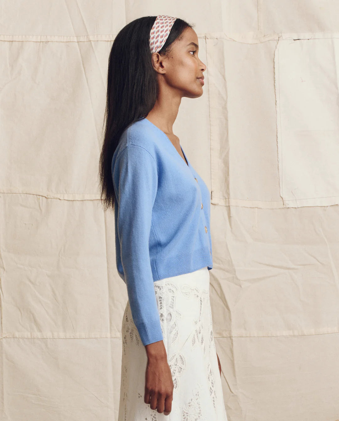 The Cashmere Tiny V Neck Cardigan in Soft Blue