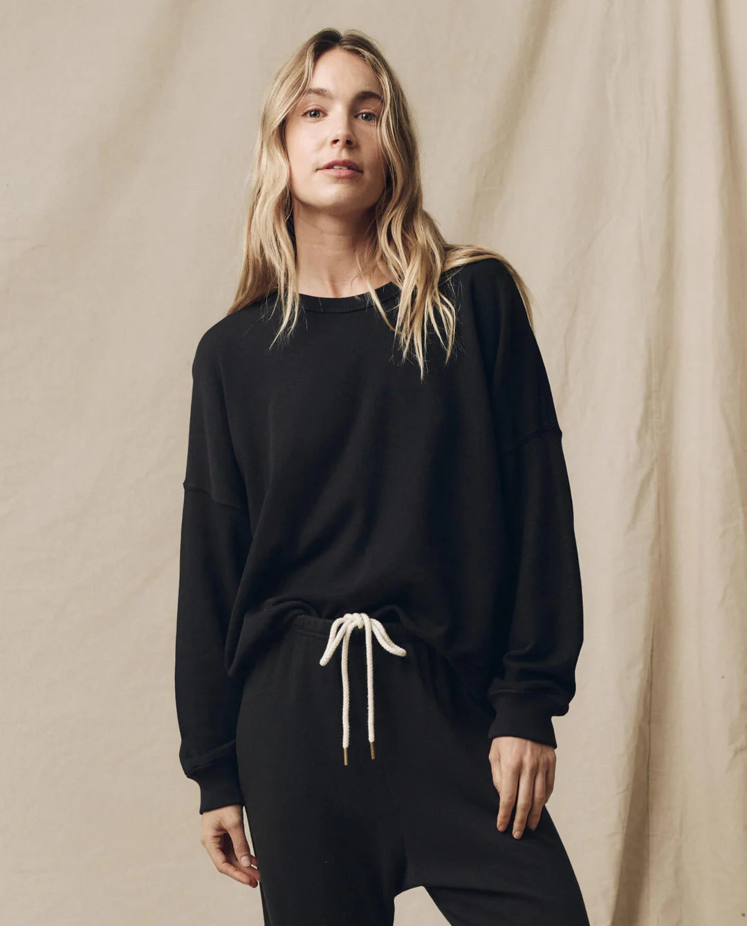 The Teammate Sweatshirt in Almost Black